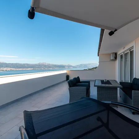 Apartment Paradiso