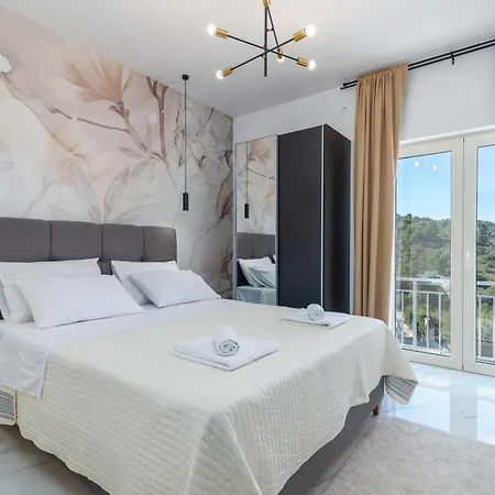 Paradiso Apartment *